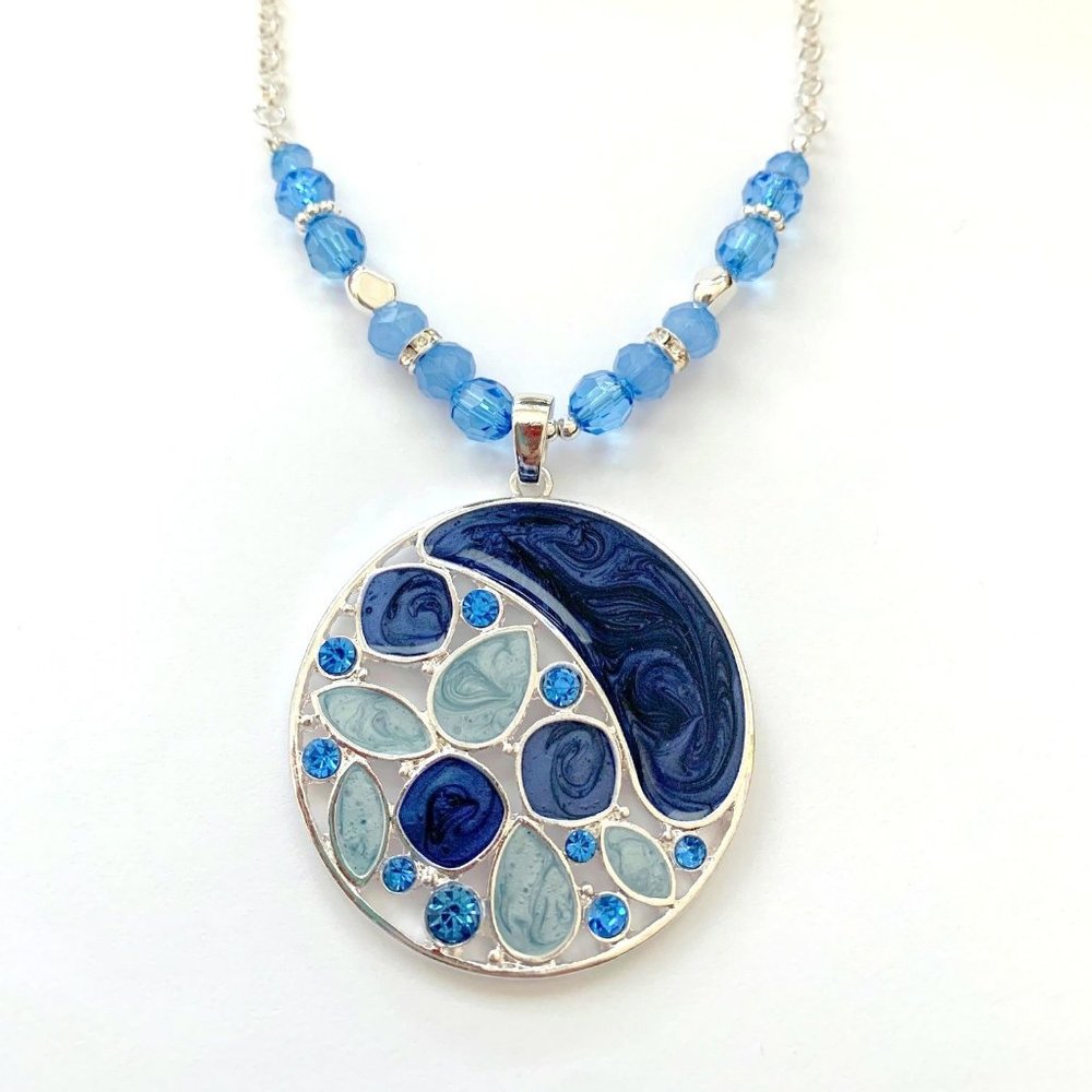 Silver Plated Crescent Moon Blue Glass Crystal/Stone Pendant Necklace Fashion